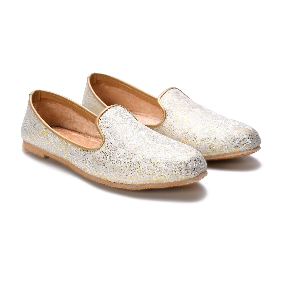 White Handcrafted Wedding Naagra Mojari