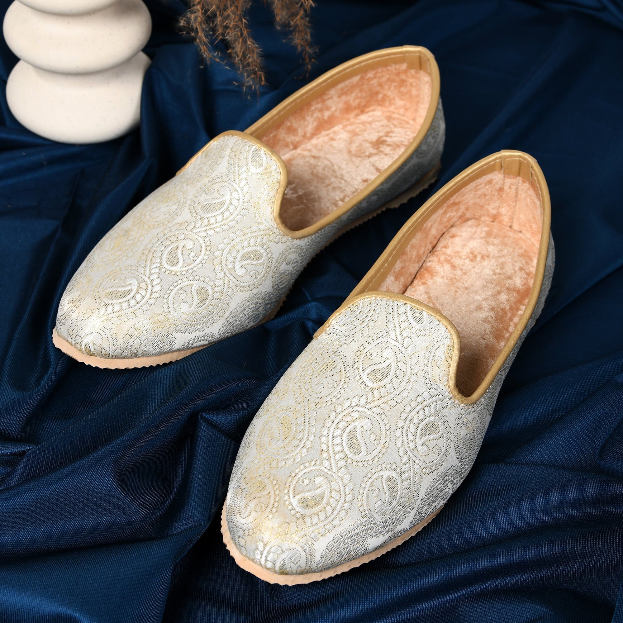 White Handcrafted Wedding Naagra Mojari