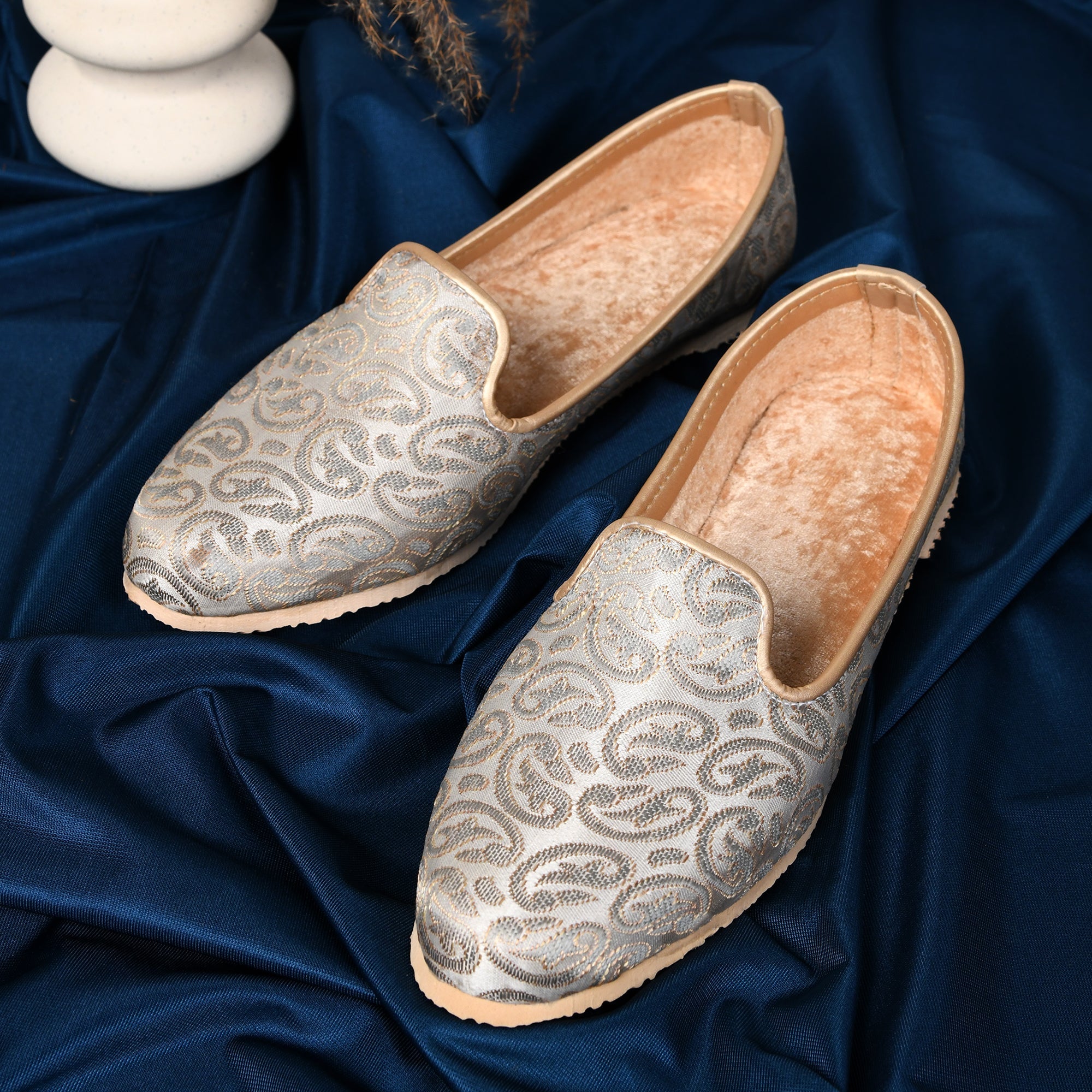 Men’s Grey Handcrafted Wedding Mojari | Ethnic Naagra Mojri for Men with Cushioned Sole | Traditional Slip-On Jutti for Sherwani, Kurta Pajama & Festive Wear