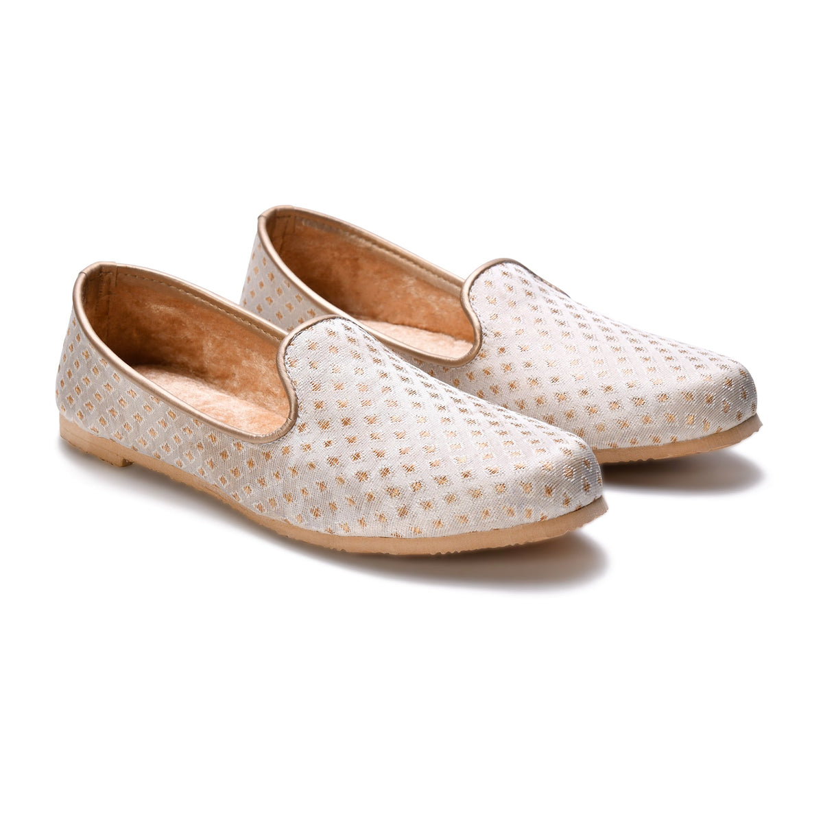 Off White Handcrafted Wedding Naagra Mojari