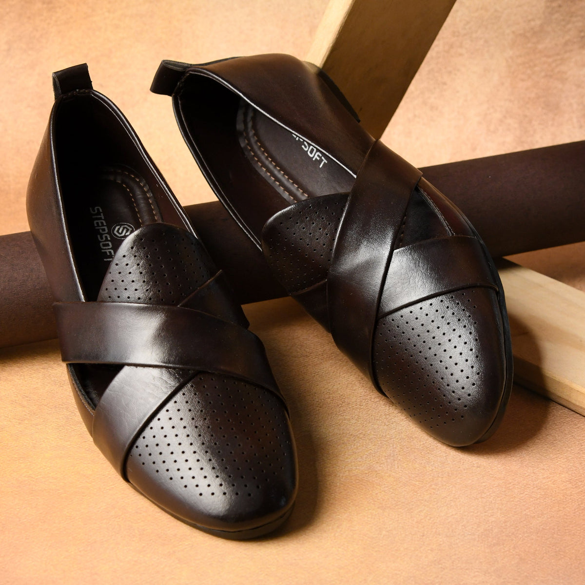 Criss-Cross Nagra Jutti Loafers for Men