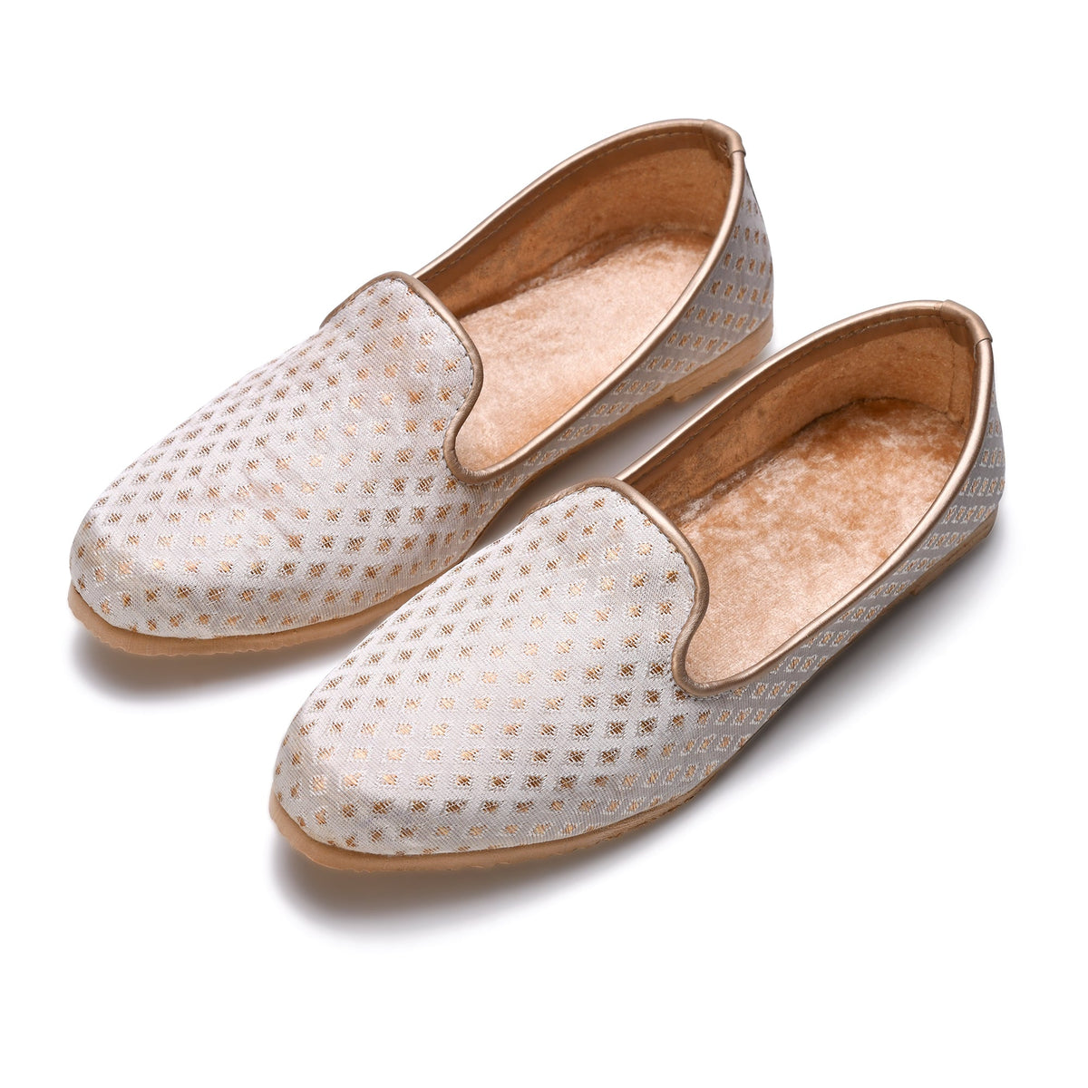 Off White Handcrafted Wedding Naagra Mojari