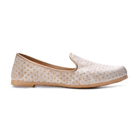 Off White Handcrafted Wedding Naagra Mojari