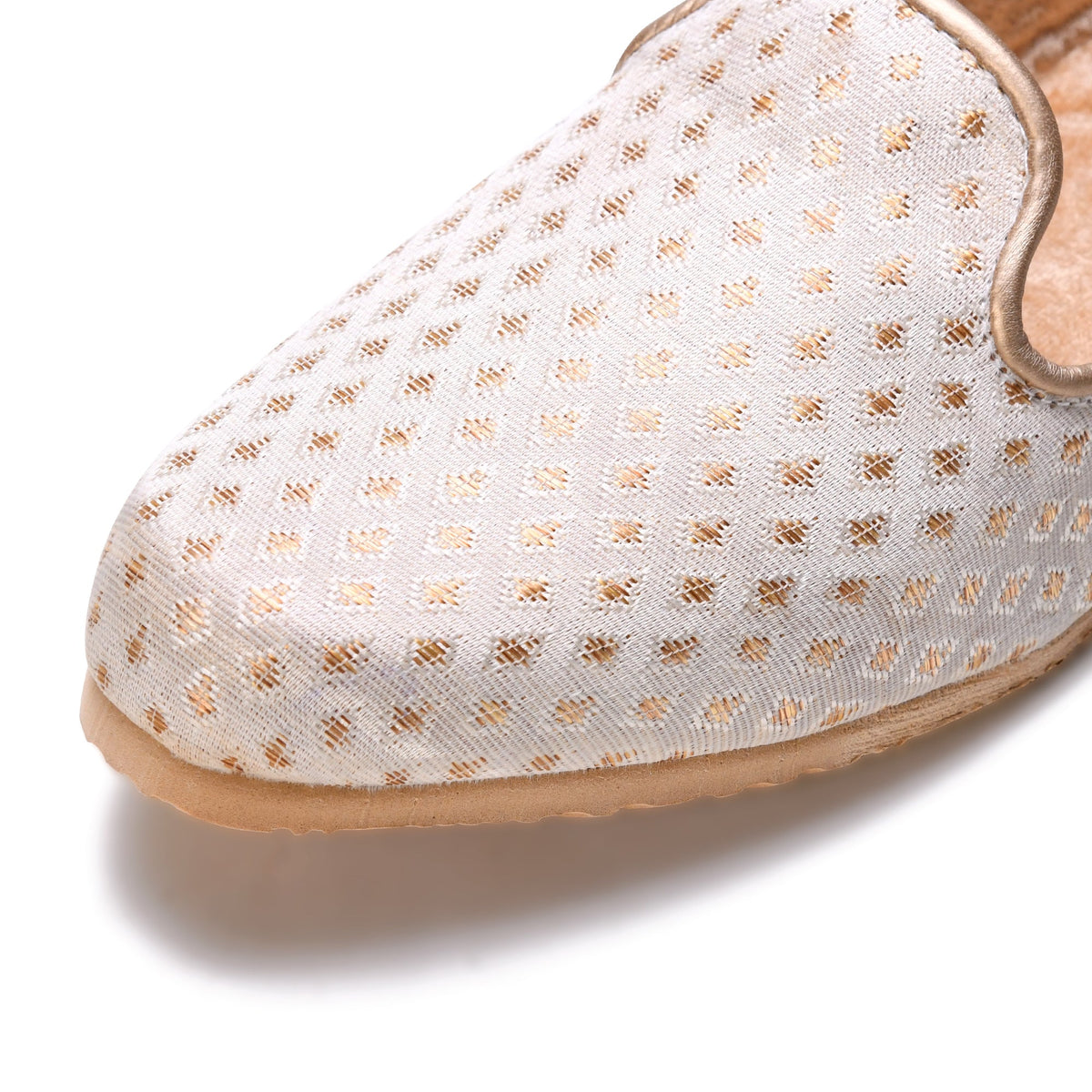 Off White Handcrafted Wedding Naagra Mojari