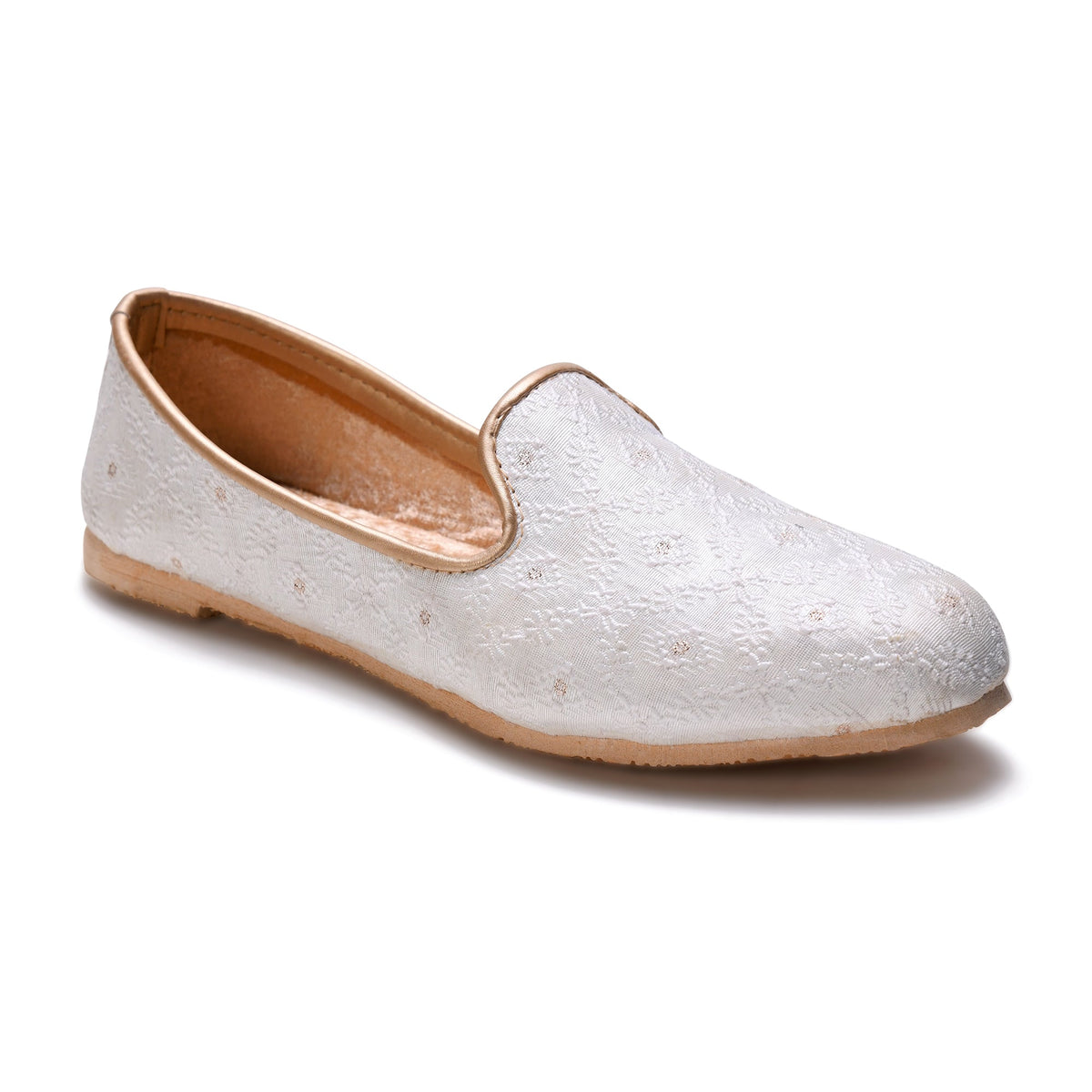 White Handcrafted Wedding Naagra Mojari