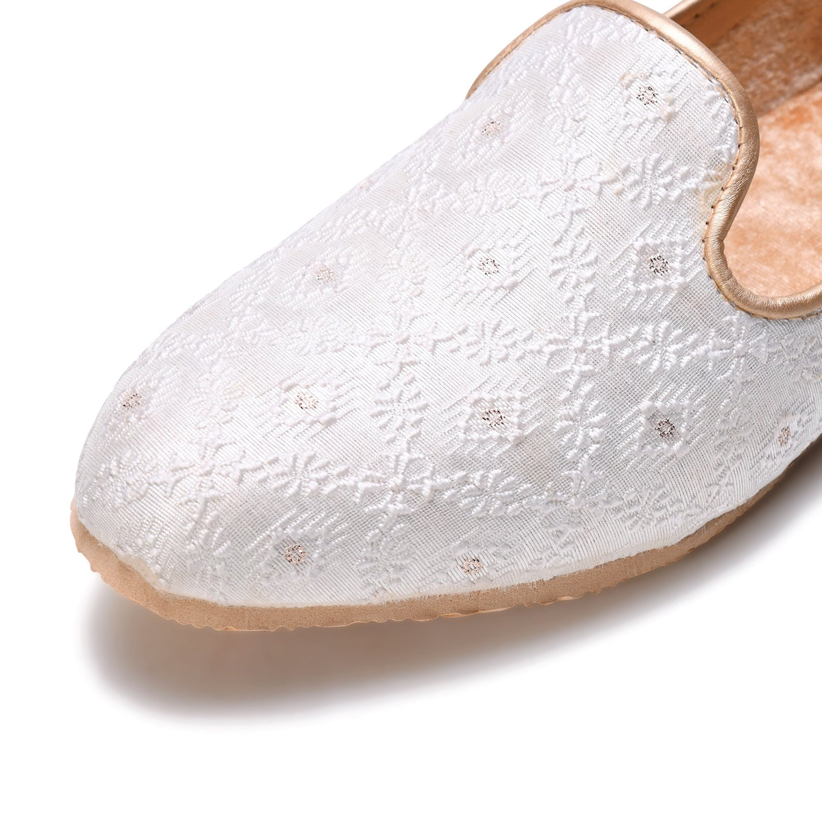 White Handcrafted Wedding Naagra Mojari