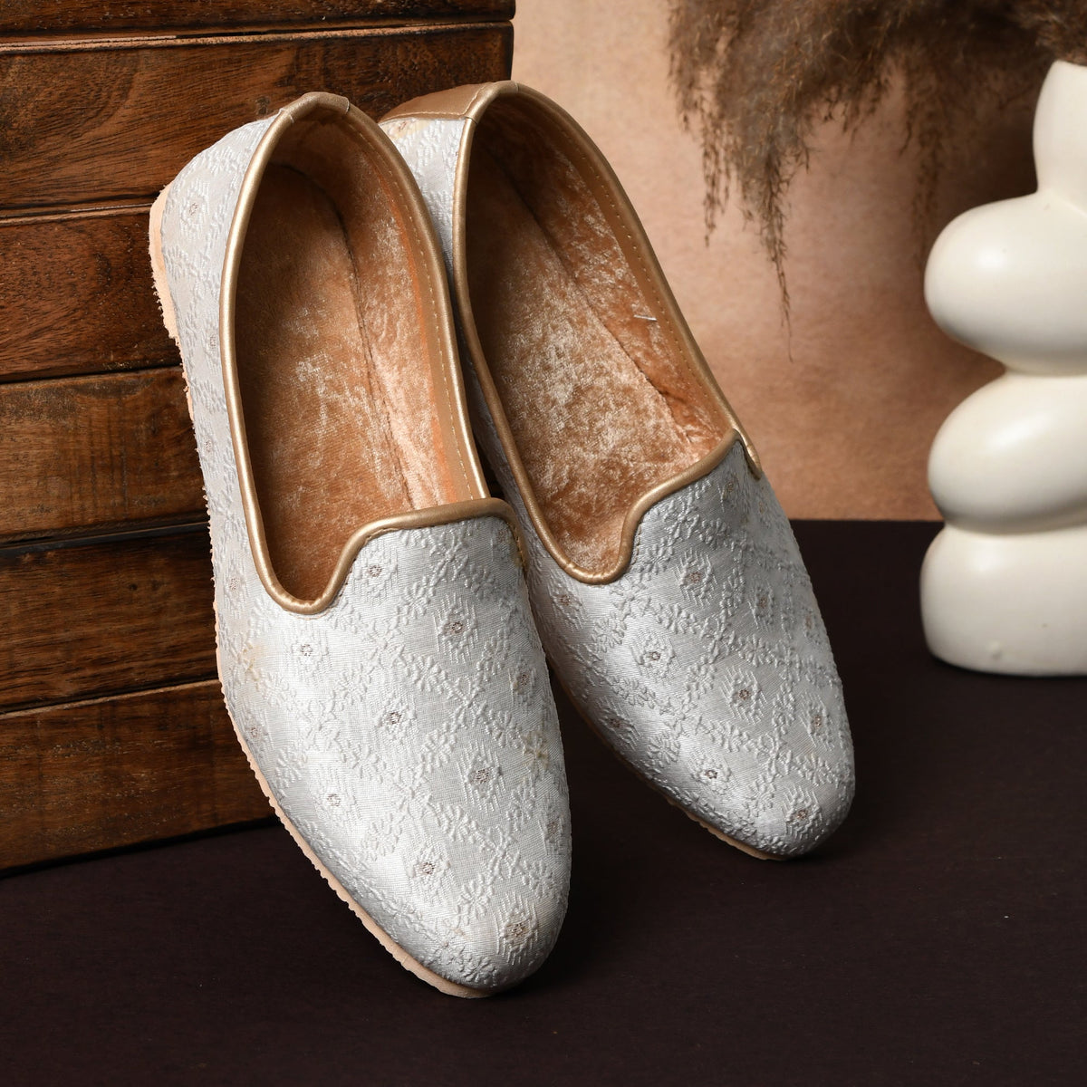 White Handcrafted Wedding Naagra Mojari