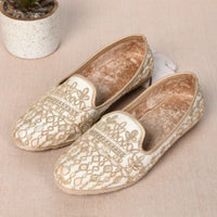 Premium Handcrafted Naagra Mojri Men