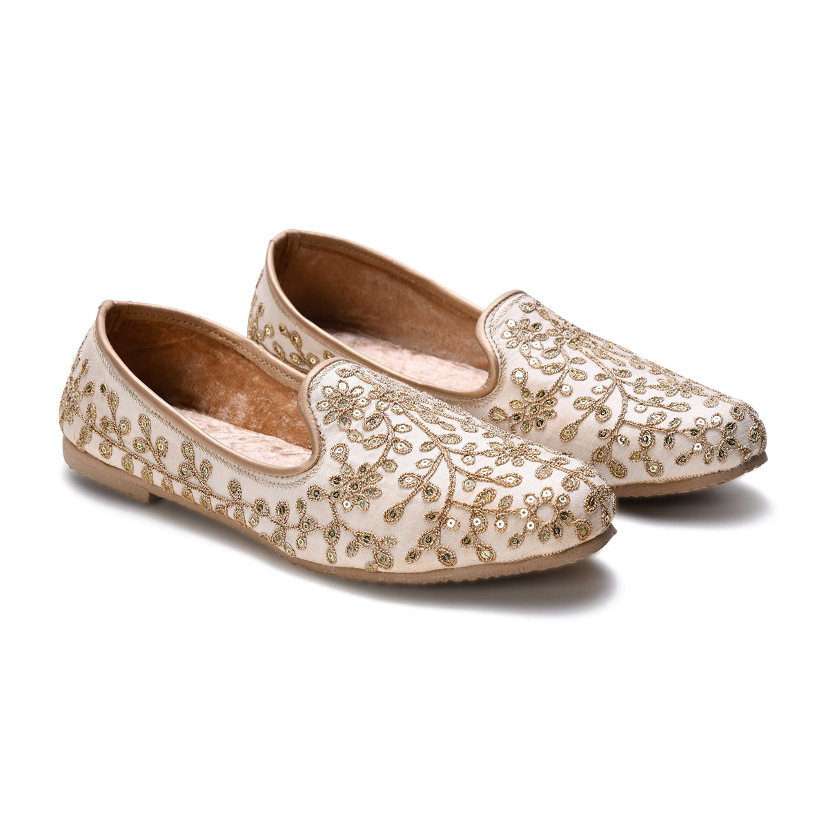Handcrafted Embroidered Naagra Mojri Men