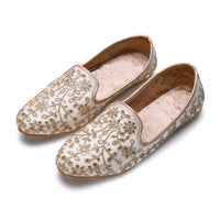 Handcrafted Embroidered Naagra Mojri Men