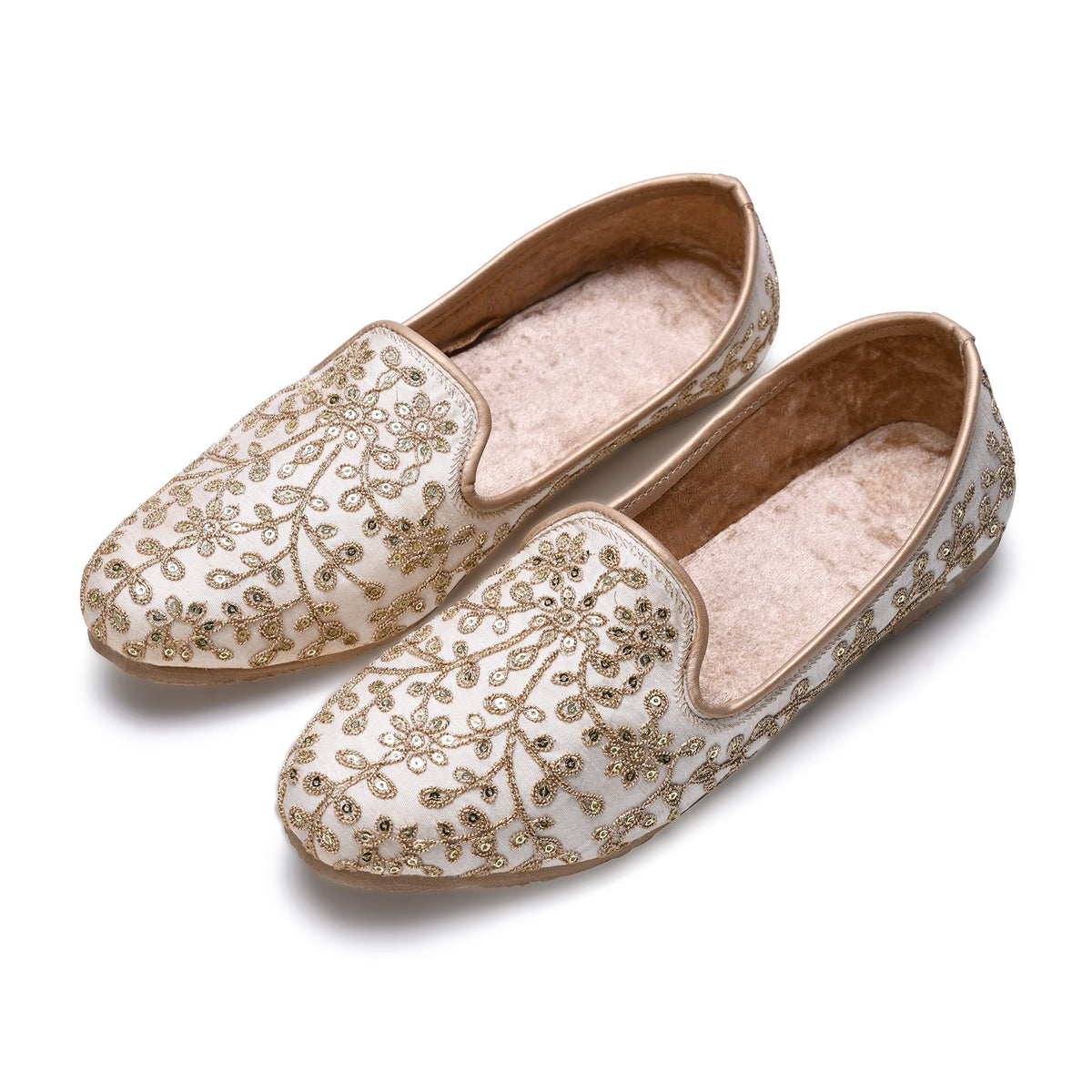 Handcrafted Embroidered Naagra Mojri Men