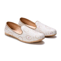 White Embroidered Wedding Nagra Mojari