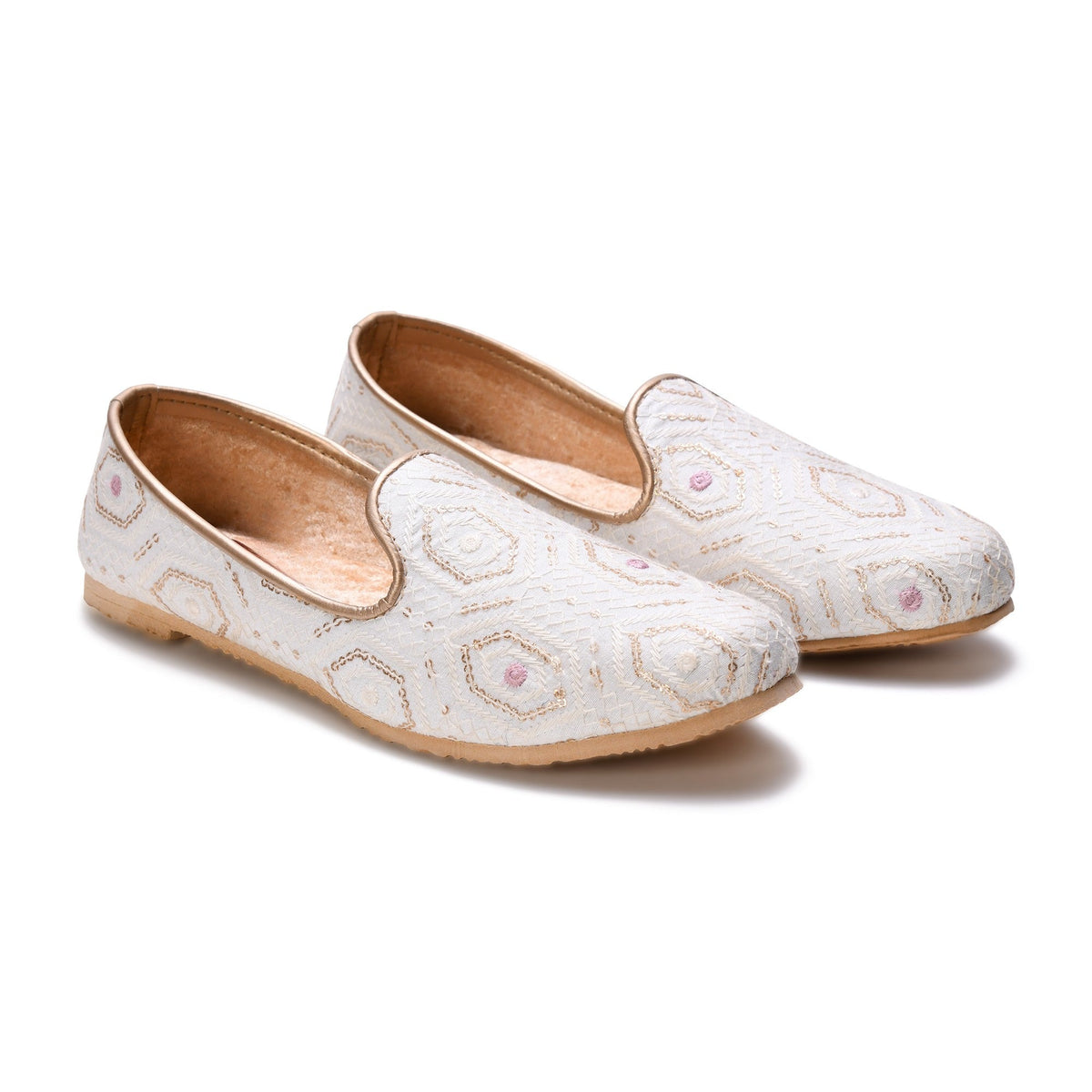 White Embroidered Wedding Nagra Mojari