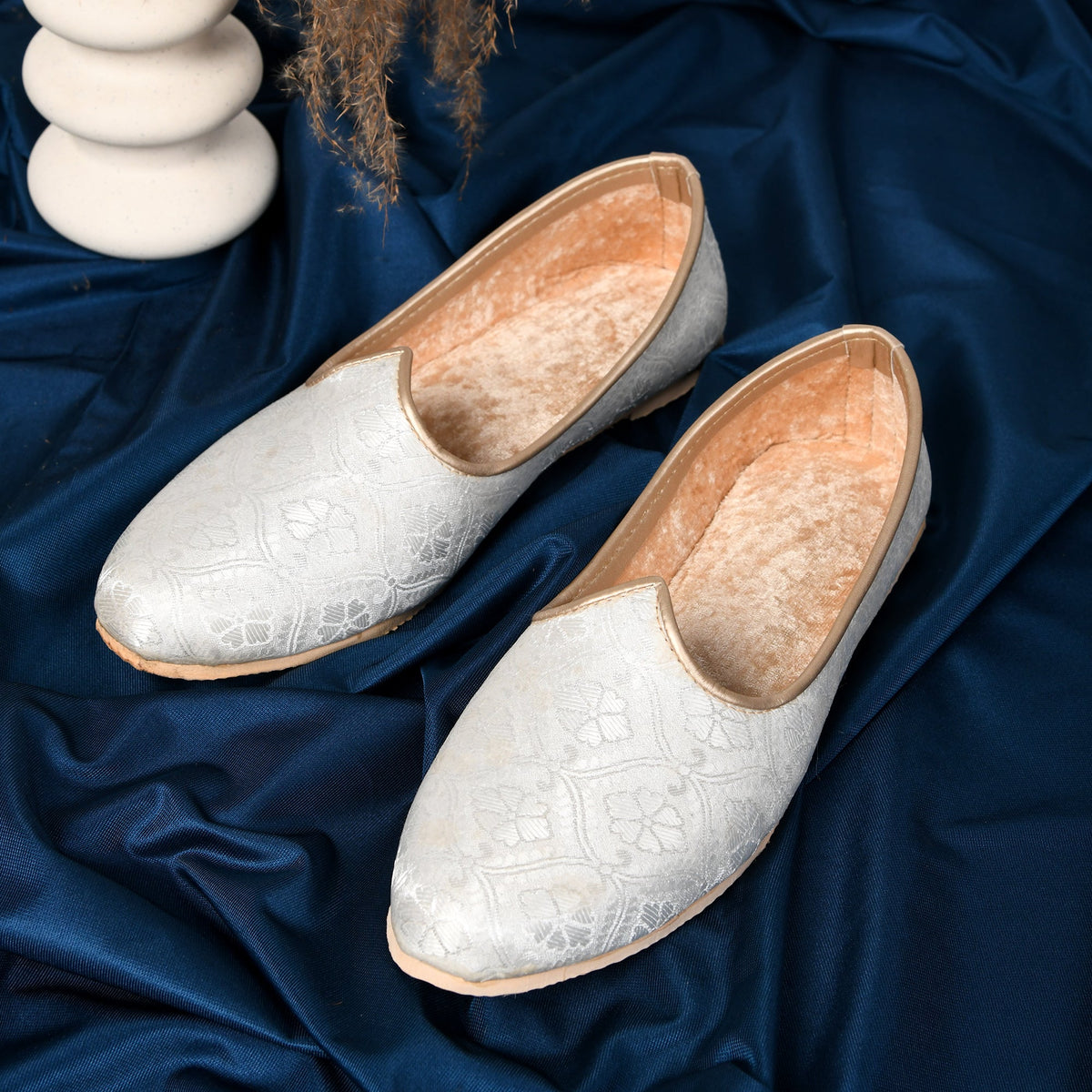 White Woven Fabric Wedding Naagra Mojari