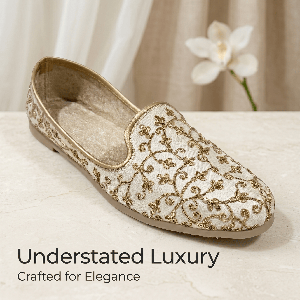 Premium Handcrafted Naagra Mojri Men