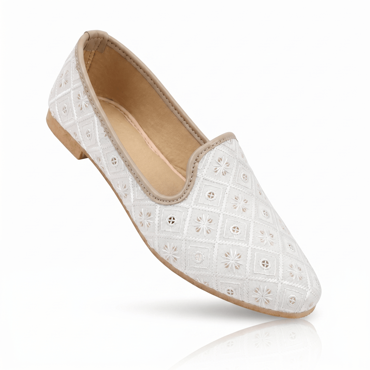 White Handcrafted Wedding Naagra Mojari