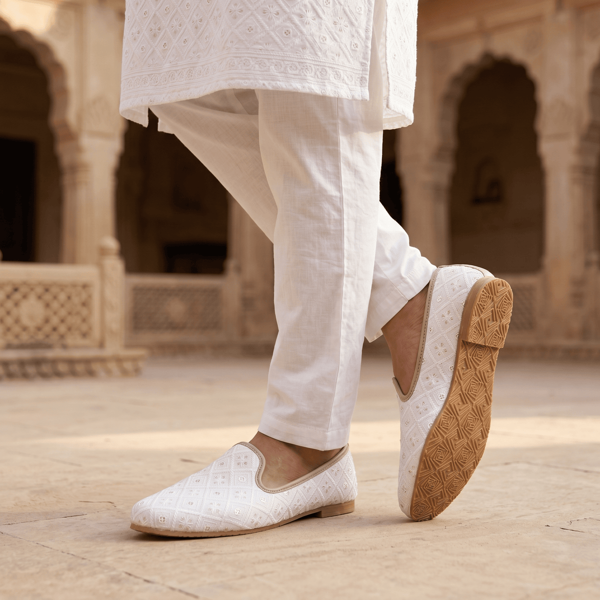White Handcrafted Wedding Naagra Mojari