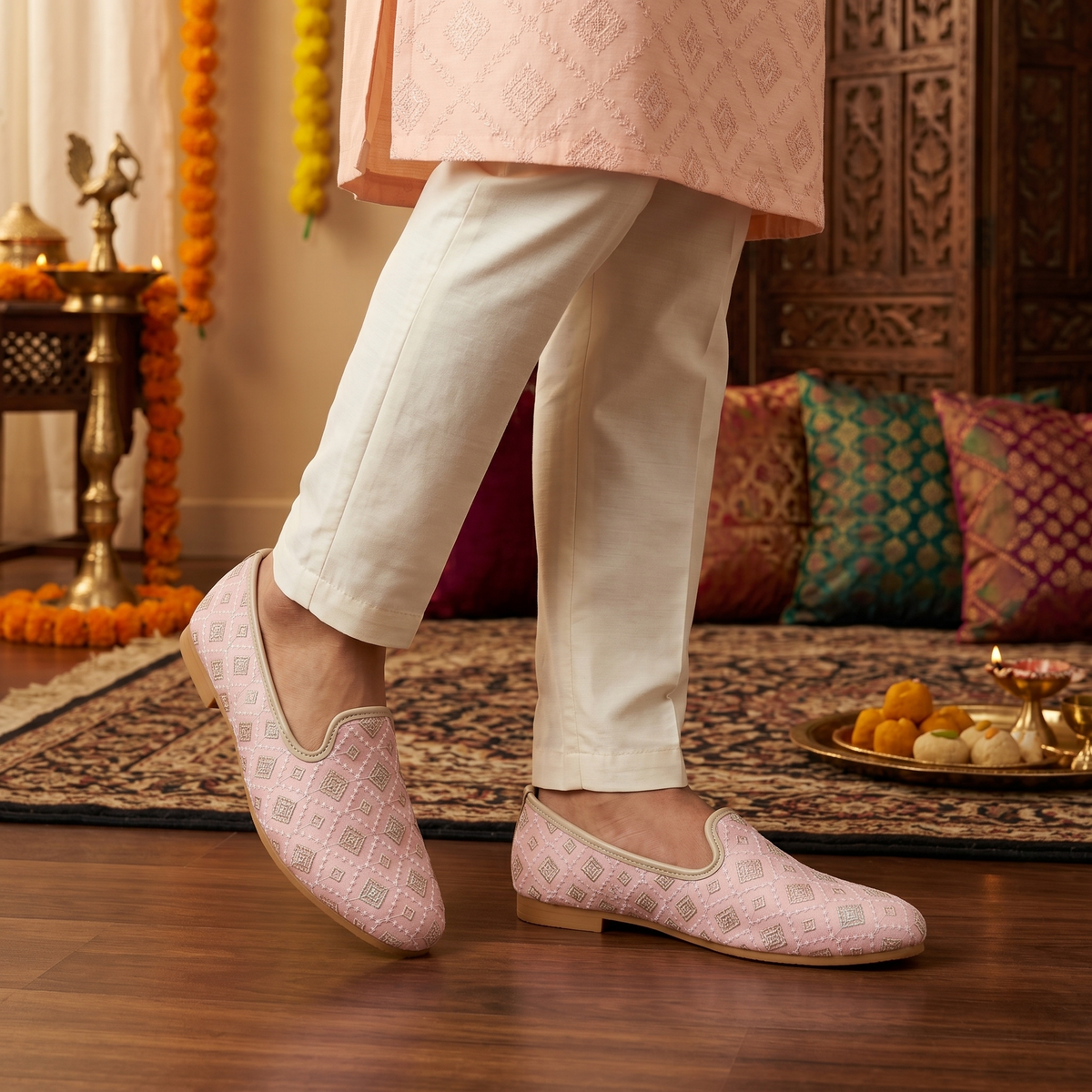 Embroidered Cushioned Comfort Nagra Juttis