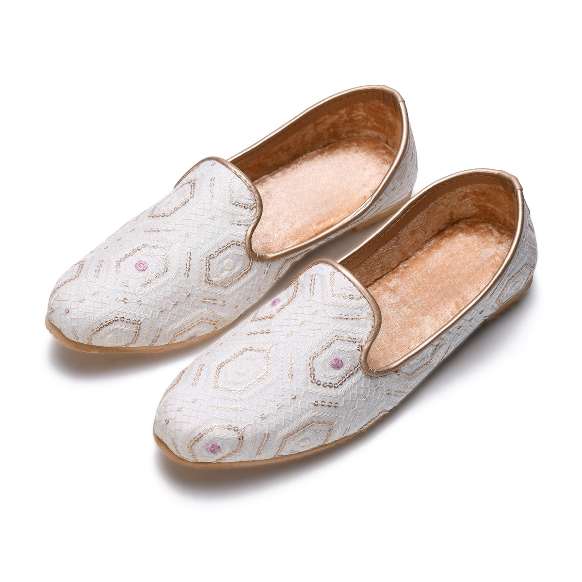 White Embroidered Wedding Nagra Mojari